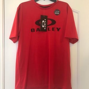 Men’s Oakley T-shirt